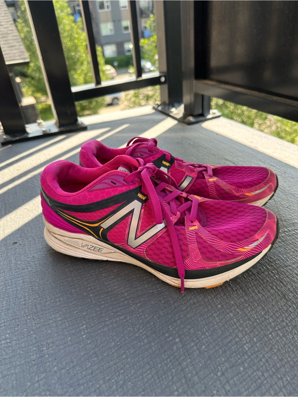 New Balance Women's Pink & Black Vazee Prism Running Sneakers